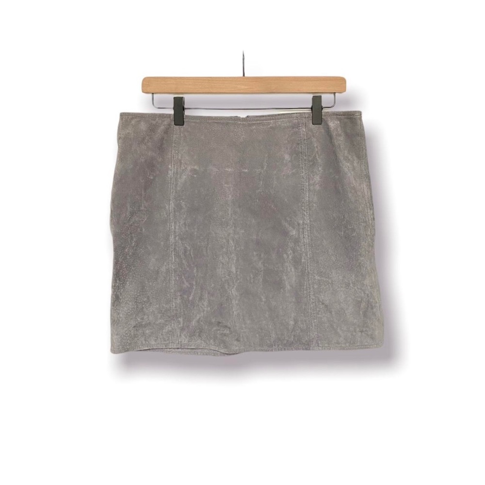 Stunning grey suede leather mini skirt from BLANK NYC. - size 31